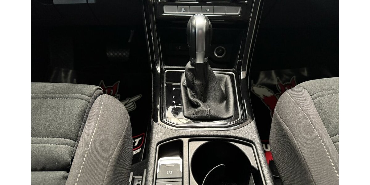 VW Touran 150 DSG R-Line/7Sitz/LED/Navi/ACC/Massage 99.985 km 22.990 &euro; Leipzig 04347