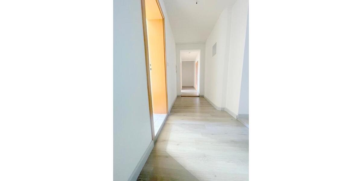 Etagenwohnung Lützen - 4 Zimmer, 110 m&sup2;, 850&euro; | Angebot:21439660