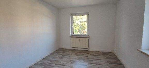 Etagenwohnung Schkopau Lochau - 3 Zimmer, 80 m&sup2;, 640&euro; | Angebot:25682714