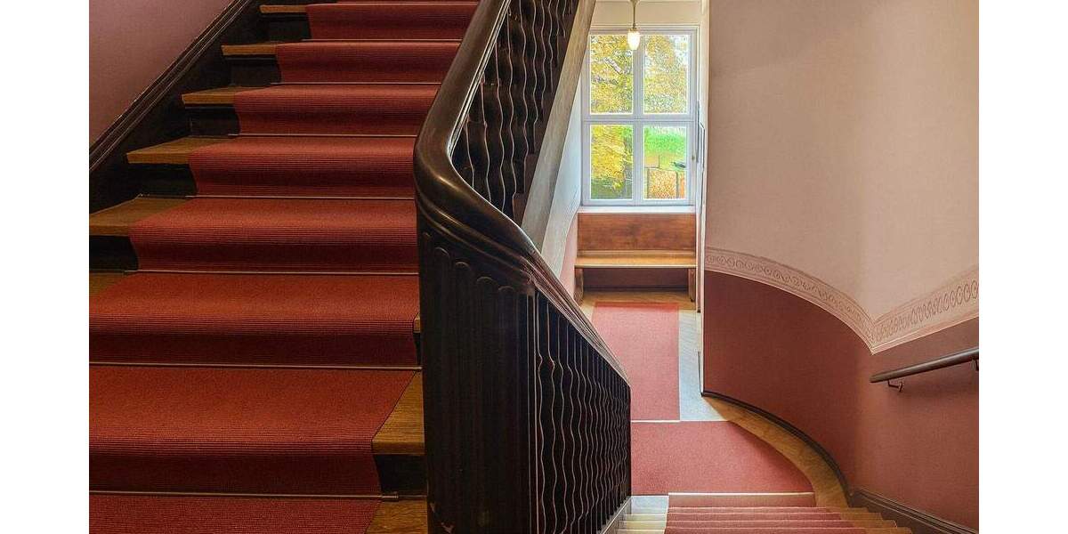 Frei werdend im Zentrum! Kamin | Lift | Loggia | Bad en suite + Gäste-WC | 2015 hochwertig saniert 2 zimmer