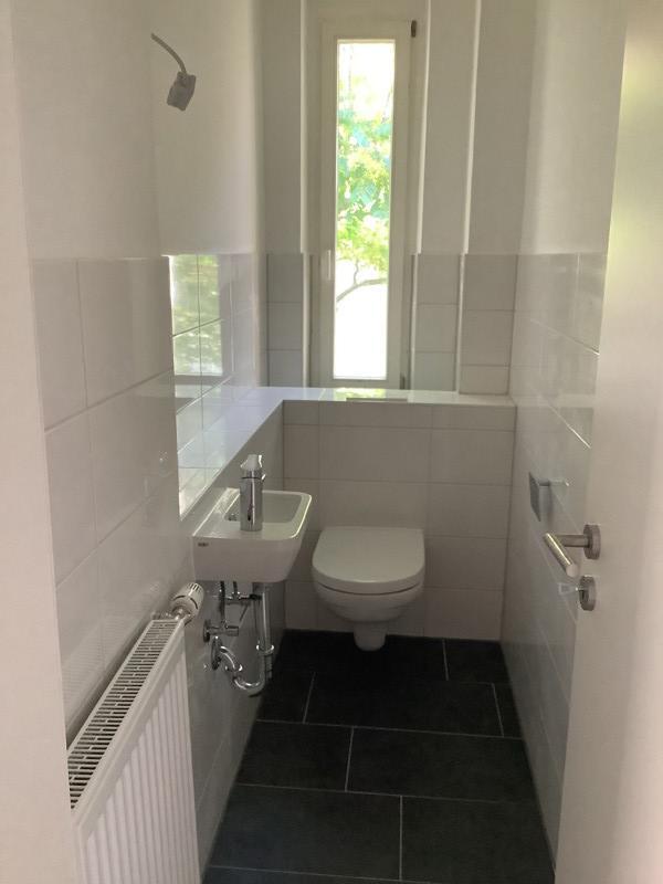 2-R-Wohnung mit Fußbodenheizung im Bad wartet auf einen neuen Mieter zimmer