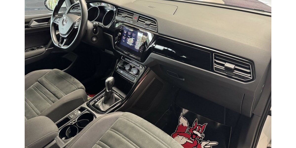 VW Touran 150 DSG R-Line/7Sitz/LED/Navi/ACC/Massage 99.985 km 22.990 &euro; Leipzig 04347