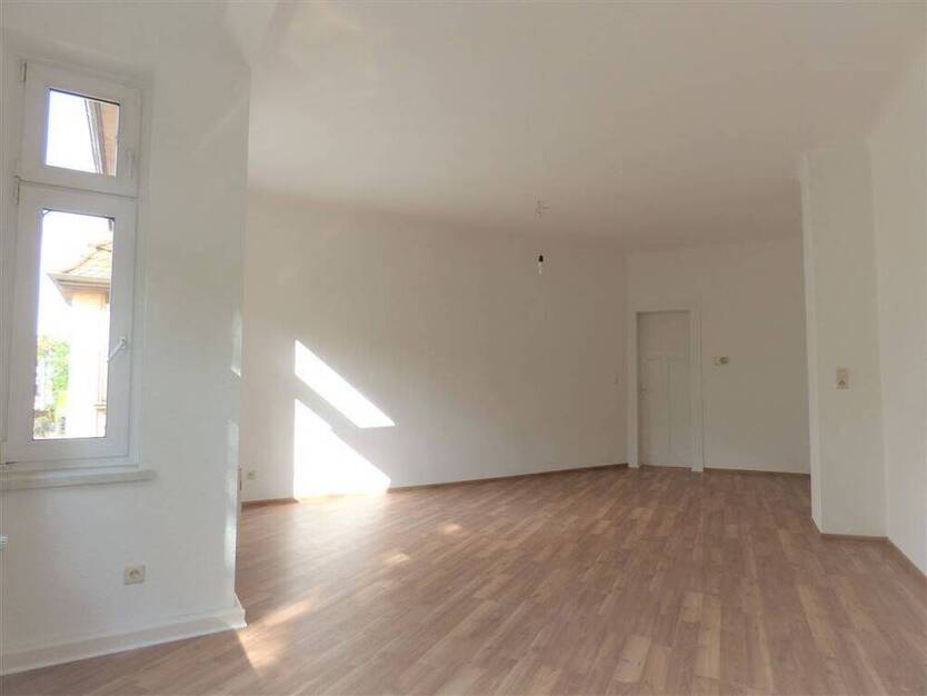 Leutzsch - Schöne 3 Zi.- Whg., Gäste WC, Loggia, frisch saniert!