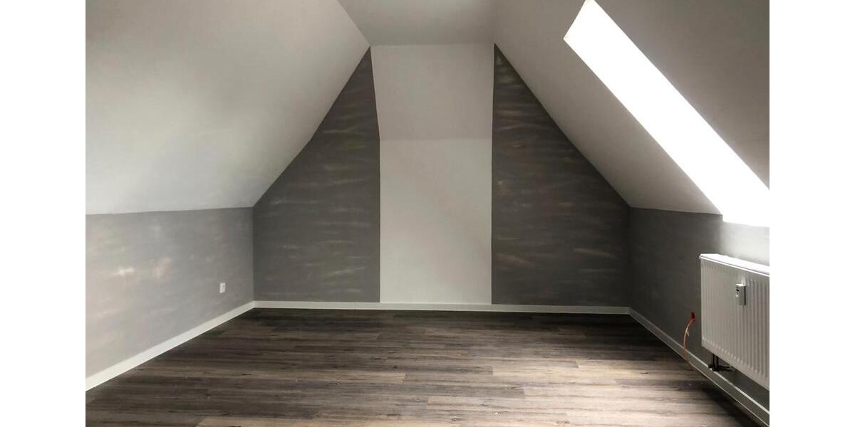 Dachgeschoßwohnung Wurzen - 3 Zimmer, 80 m&sup2;, 119.000&euro; | Angebot:27023025