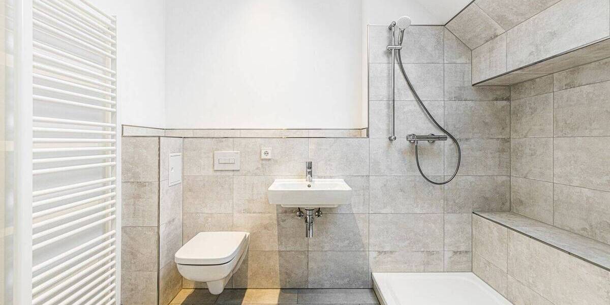 Frisch renoviert - 2 Zimmer im Dachgeschoss 2 zimmer