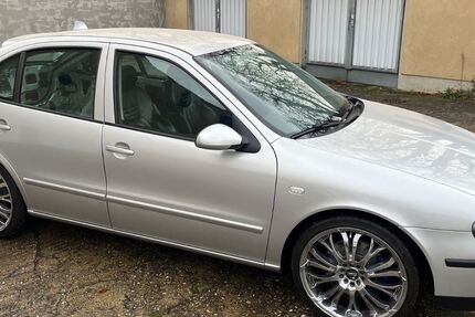 Seat Leon 114.000 km 5.000 &euro; Pegau 04523