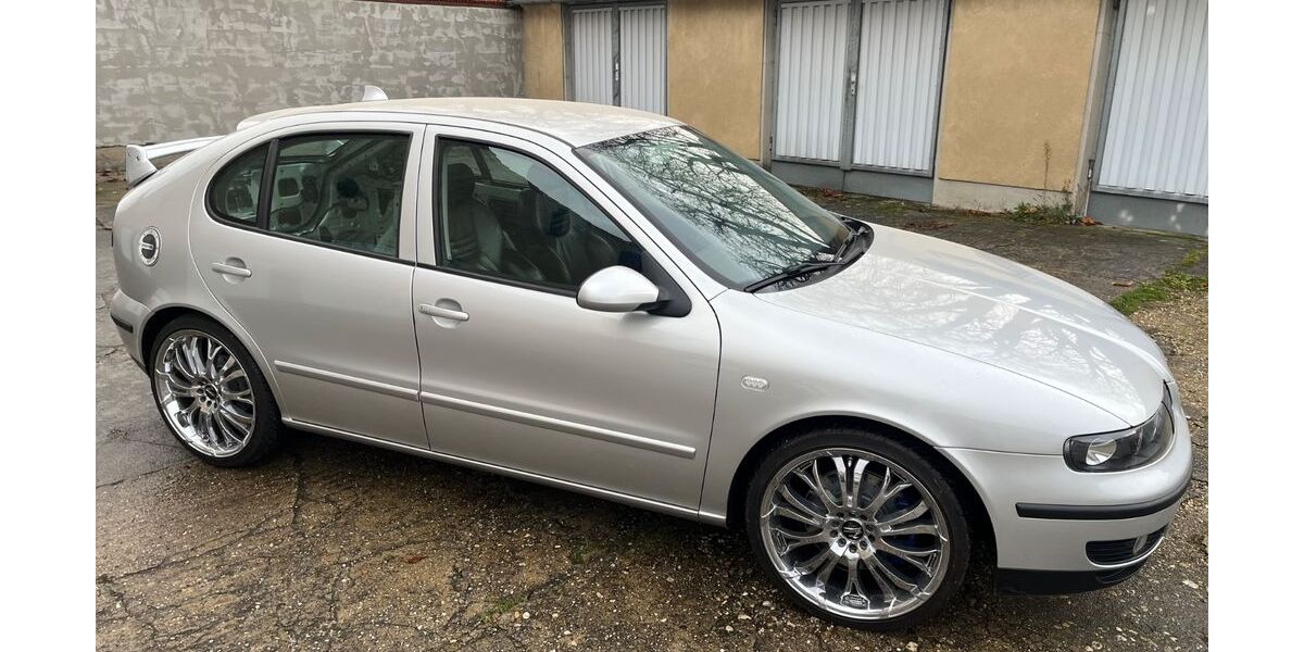 Seat Leon 114.000 km 5.000 &euro; Pegau 04523