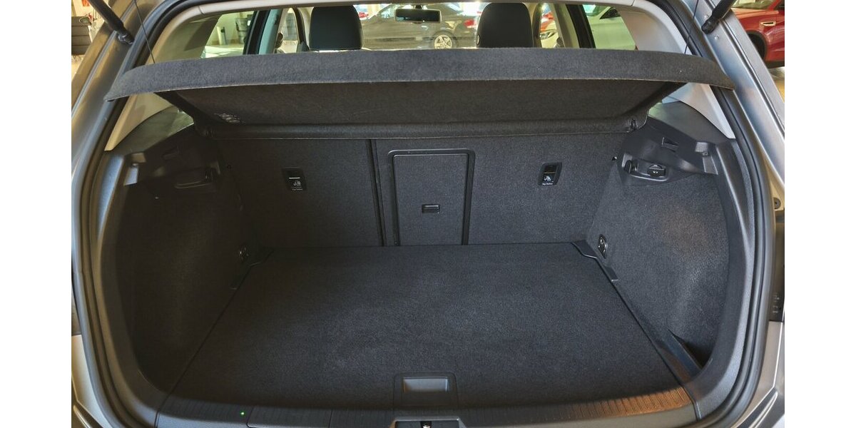 VW Golf Lounge 1.4 /Bi-Xenon/Navi/Tempo/Ahk 78.284 km 13.990 &euro; Leipzig 04347