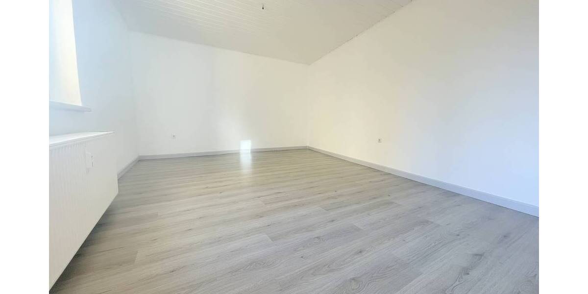 Etagenwohnung Lützen - 4 Zimmer, 110 m&sup2;, 850&euro; | Angebot:25689033