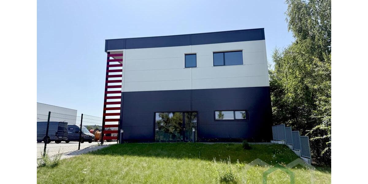 ** Lagerfläche, Büro, Tanzschule, Ausstellungsraum oder, oder oder... * Flexibel nutzbare Gewerbeeinheit ** zimmer