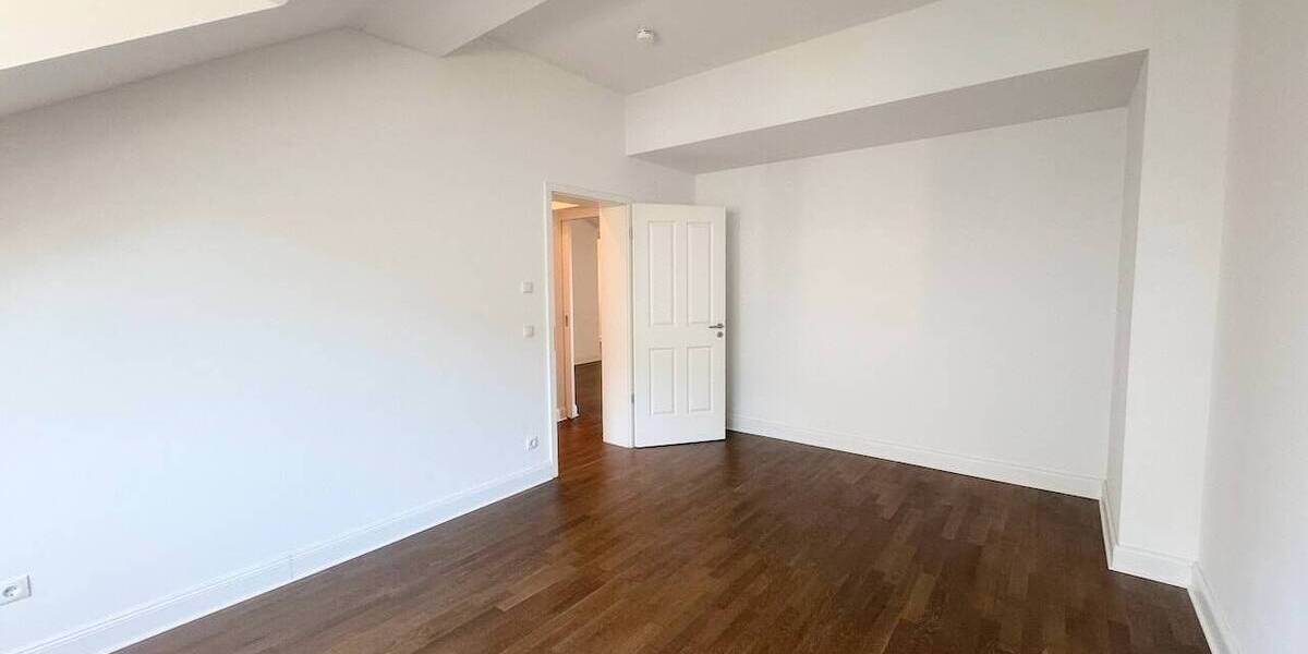 Etagenwohnung Leipzig Neustadt-Neuschönefeld - 4 Zimmer, 173 m&sup2;, 1.750&euro; | Angebot:26695803