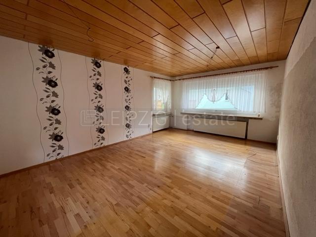 Etagenwohnung Lützen - 3 Zimmer, 110 m&sup2;, 695&euro; | Angebot:23767730