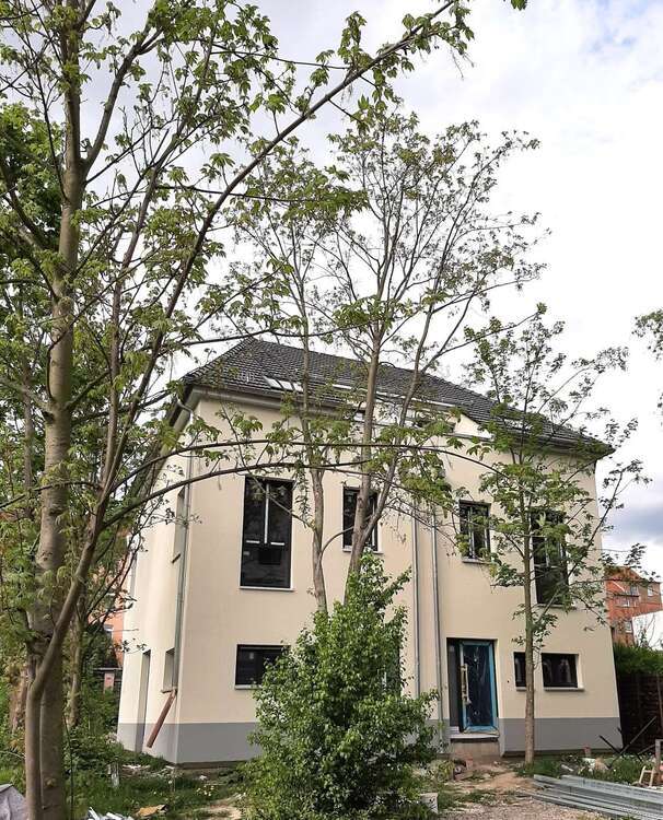 Exklusiv Doppelhaushälfte über 3 Etagen mit Terrasse und Garten 5 zimmer