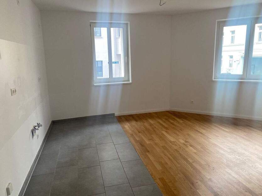 Schöne Erdgeschosswohnung mit geräumiger Wohnküche mit Einbauküche, Dusche und Fußbodenheizung! 2 zimmer