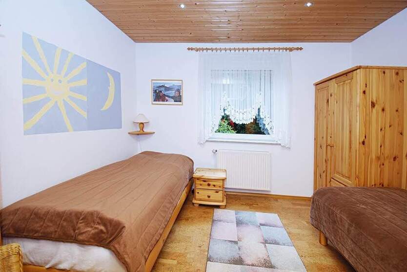 Landsberg OT Queis: Einfamilienhaus mit Wintergarten, Pool, Sauna, Garage, Keller 5 zimmer