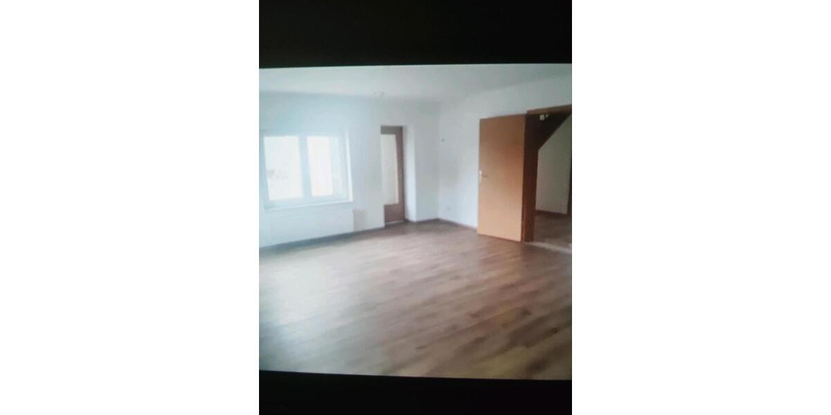 Etagenwohnung Schkopau - 4 Zimmer, 120 m&sup2;, 1.100&euro; | Angebot:25396495