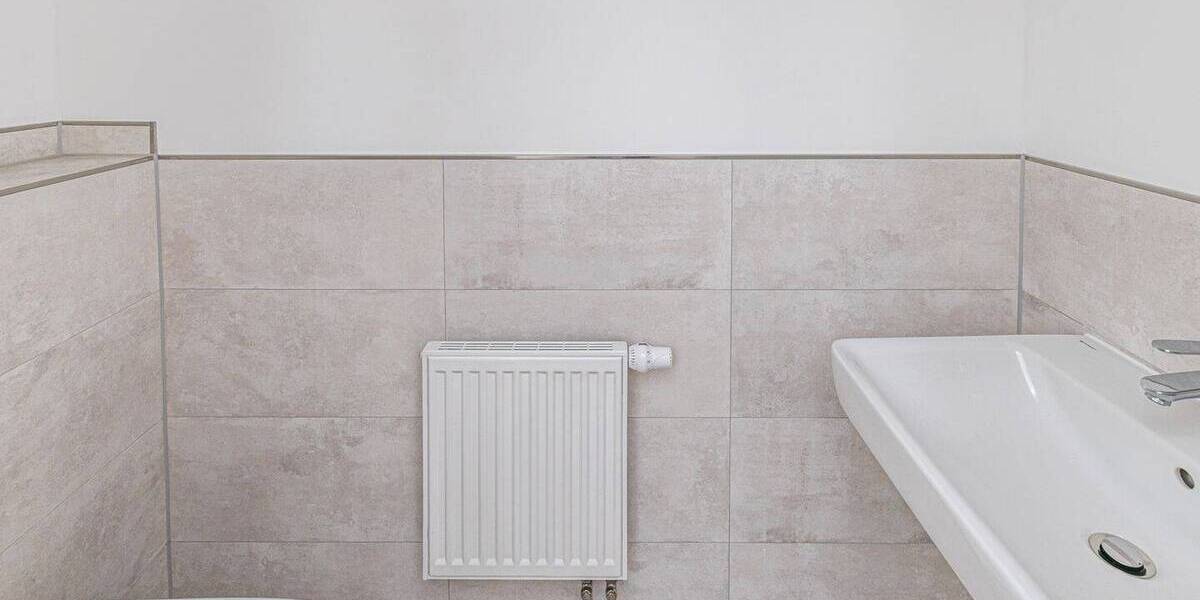 Helle 2-Zimmer-Wohnung - frisch renoviert im Dachgeschoss 2 zimmer