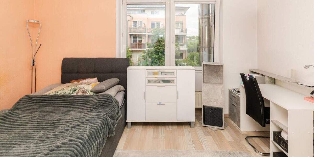 RUHIG WOHNEN, STADTNAH LEBEN Reihenhaus mit Garten, Dachterrasse und TG-Stellplatz 4 zimmer