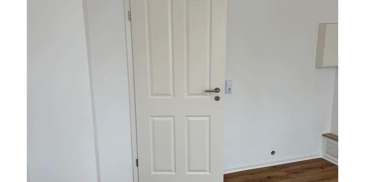 Etagenwohnung Hohenmölsen - 3 Zimmer, 61 m&sup2;, 75.000&euro; | Angebot:25836818