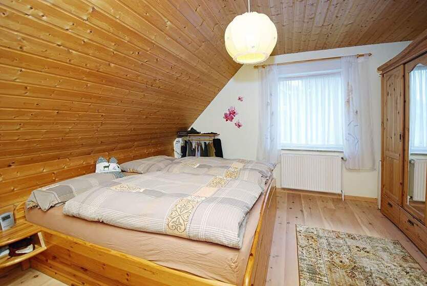 Landsberg OT Queis: Einfamilienhaus mit Wintergarten, Pool, Sauna, Garage, Keller 5 zimmer