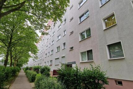 **FRISCH RENOVIERT**3-Zimmer-Wohnung Balkon Bad mit Wanne DG ab 15.03.2026 3 zimmer