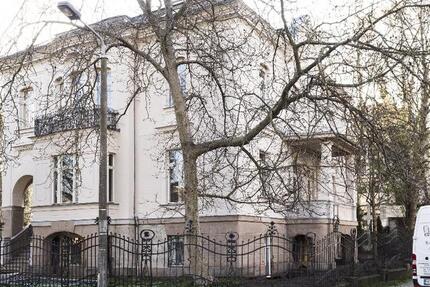 Stilvoll wohnen in Gohlis: Luxus- 4 Zimmer Gründerzeitwohnung mit Terrasse und historischem Ofen zimmer