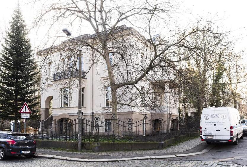 Stilvoll wohnen in Gohlis: Luxus- 4 Zimmer Gründerzeitwohnung mit Terrasse und historischem Ofen zimmer