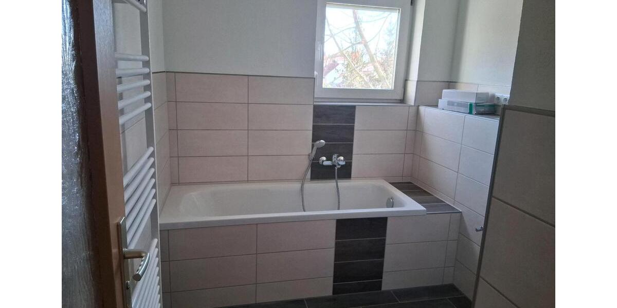 Erdgeschoßwohnung Hohenmölsen - 3 Zimmer, 70 m&sup2;, 750&euro; | Angebot:25649079