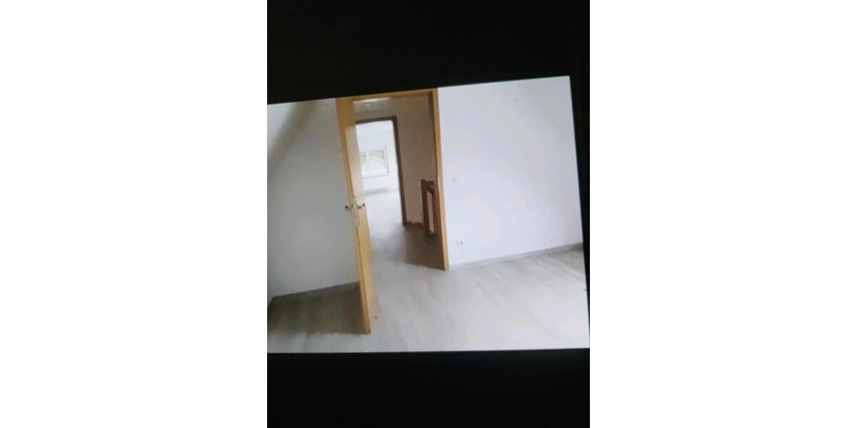 Etagenwohnung Schkopau - 4 Zimmer, 120 m&sup2;, 1.100&euro; | Angebot:25396495