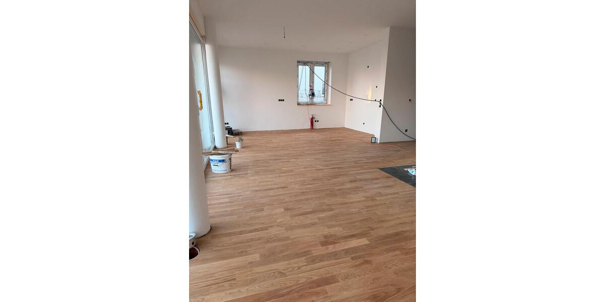 Neubau: Exklusive 5-Zimmer-Wohnung mit Garten, Kamin & Parkett 5 zimmer