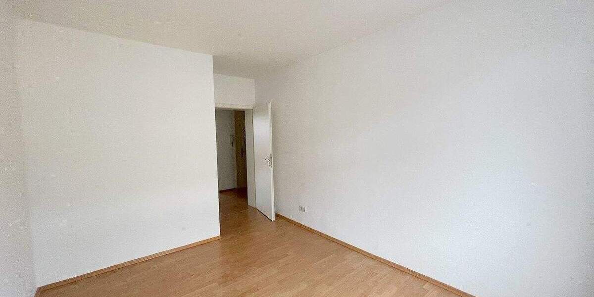 Perfekt für Singles! - Balkon mit tollem Ausblick - ruhige Lage - Laminat - Dusche - Frei ab sofort! 2 zimmer