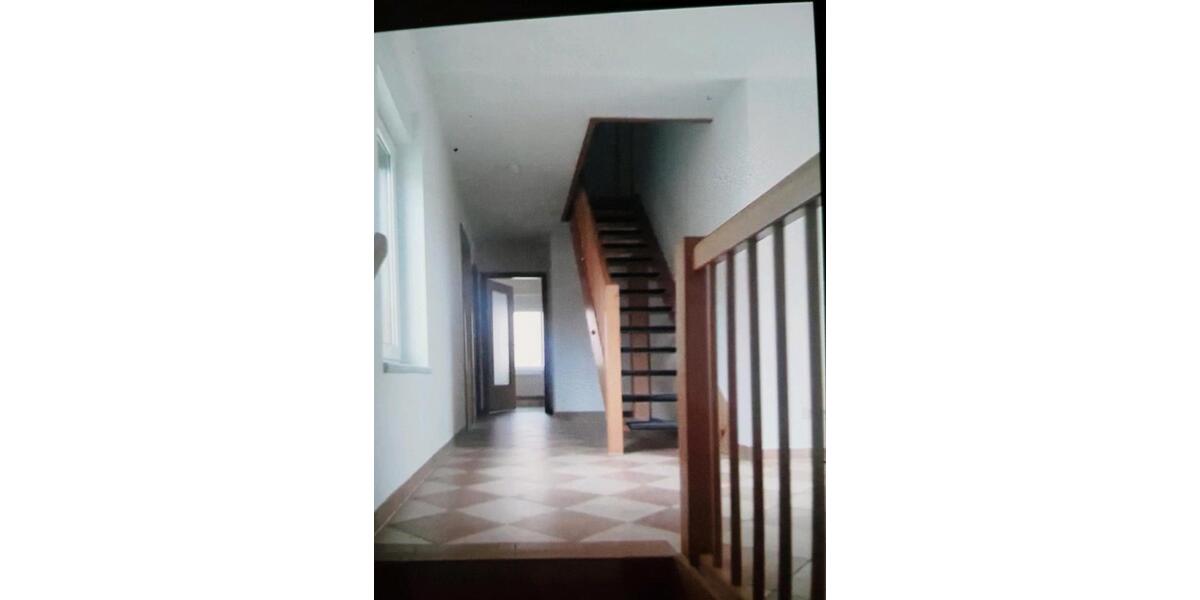 Etagenwohnung Schkopau - 4 Zimmer, 120 m&sup2;, 1.100&euro; | Angebot:25396495