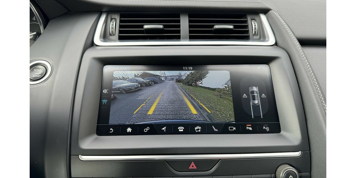 Jaguar E-Pace P250 R-Dynamic Black LED/Nav/VZE/Spur/ACC 70.425 km 23.990 &euro; Leipzig 04347