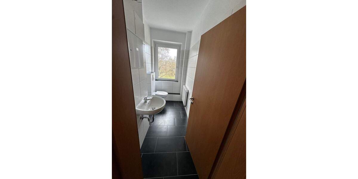 Etagenwohnung Merseburg Kötzschen - 5 Zimmer, 127 m&sup2;, 889&euro; | Angebot:26217767