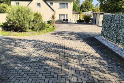 Mehrgenerationenhaus mit viel Charme, großem Grundstück, Pool und top Zustand in fast Alleinlage Leipzig 1 zimmer