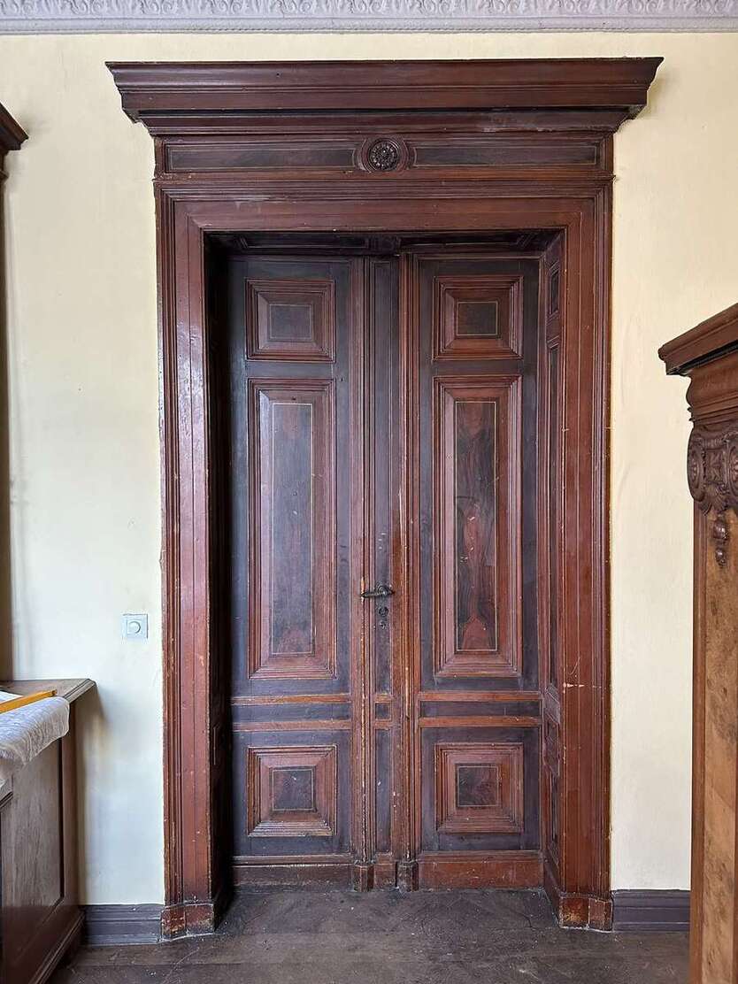 Denkmalschutzobjekt im Dornröschenschlaf am Fuße des Schlosses Neu-Augustusburg zimmer