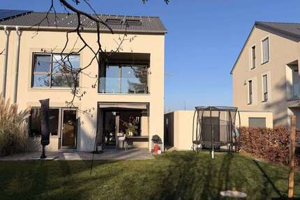 Haus zum Kaufen in Markkleeberg 690.000 € 170 m² 6.5 zimmer