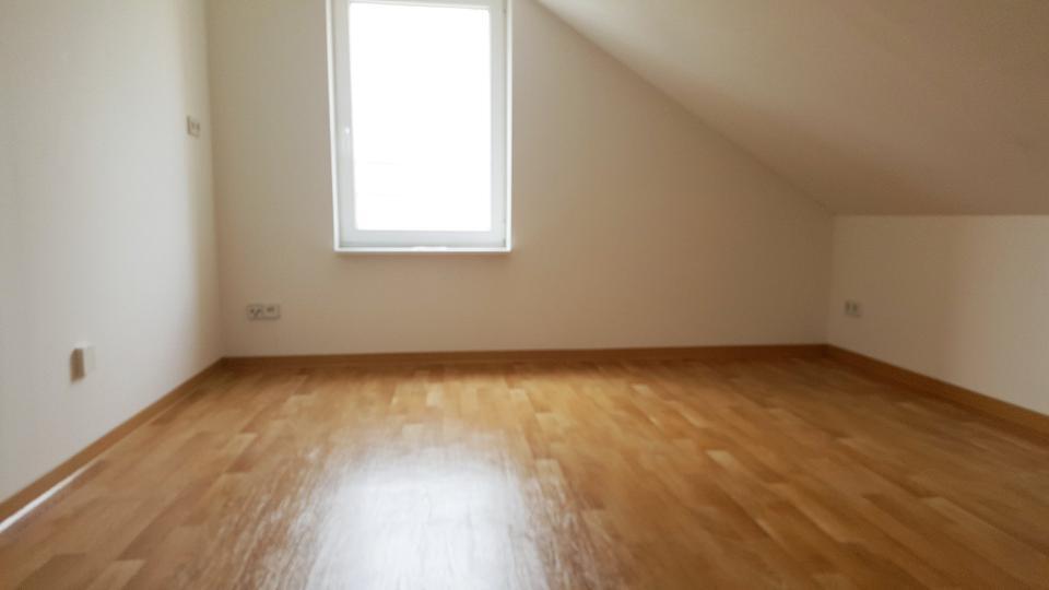 Kuschelig mit Holzbalken + ZENTRAL & GEMÜTLICH + viele DACHSCHRÄGEN zimmer