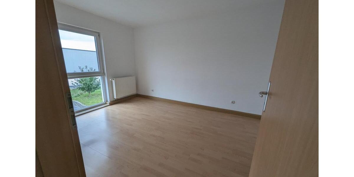 +++TOLLES REIHENMITTELHAUS+GARTEN+MODERNES BAD M. WANNE+GR. KÜCHE+TOLLES WOHNZIMMER++ 4 zimmer