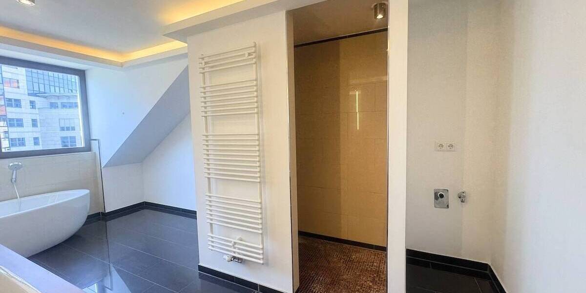 Etagenwohnung Leipzig Neustadt-Neuschönefeld - 4 Zimmer, 173 m&sup2;, 1.750&euro; | Angebot:26695803