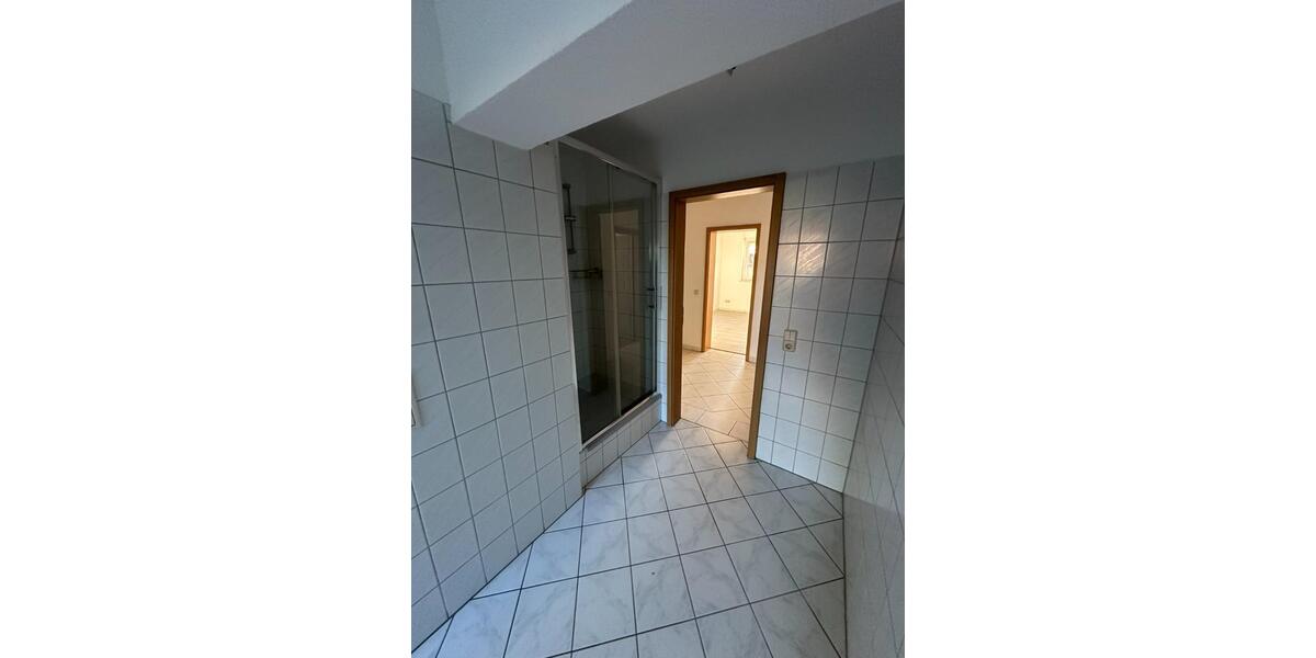 Helle schöne 3-Raum-Wohnung mit großem Bad und auf Wunsch 100m² Garten – frisch renoviert in Bennewitz zimmer