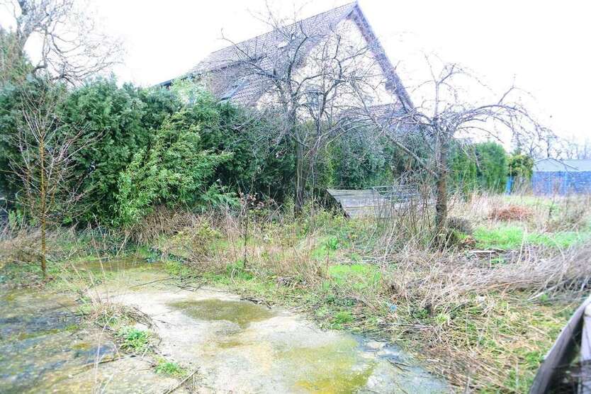 Grundstück mit Baugenehmigung für ein kleines Mehrfamilienhaus oder Einfamilienhaus zimmer