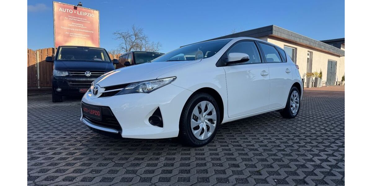 Toyota Auris 13.700 km 11.490 &euro; Leipzig 04178