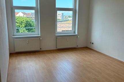 helle 3-Raum-Wohnung KLEINZSCHOCHER mit Einbauküche 3 zimmer