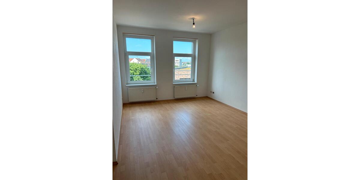 helle 3-Raum-Wohnung KLEINZSCHOCHER mit Einbauküche 3 zimmer