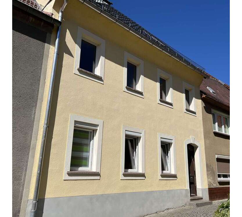 Haus zum Kaufen in Frohburg 150.000 € 190 m²