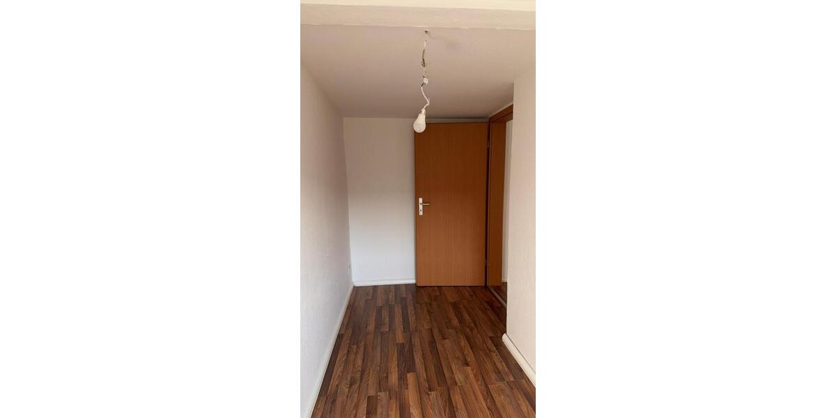 Dachgeschoßwohnung Schkeuditz - 4 Zimmer, 75 m&sup2;, 599&euro; | Angebot:26233936