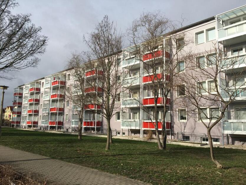 3-Raum-Wohnung mit Balkon zu vermieten! zimmer