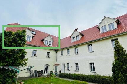 Sonnige 2 Zimmer Dachgeschosswohnung zum 01.11.2025 zimmer