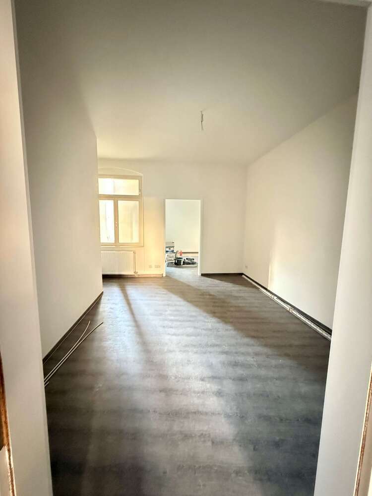 Wohnung zum Mieten in Halle 400 € 17.54 m²